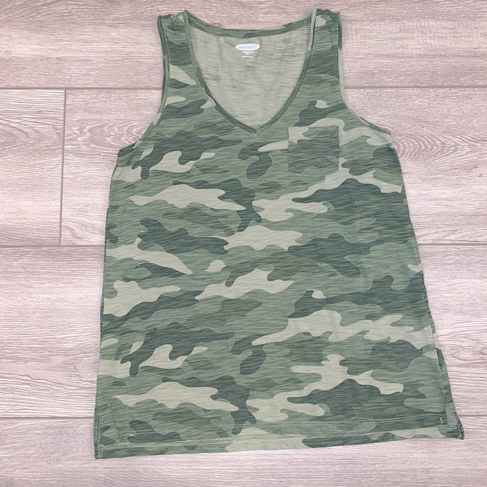 OLD NAVY CAMO TANK SIZE X-SMALL